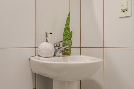 Banheiro de apartamento à venda com 3 quartos, 80m² em Cristo Redentor, Porto Alegre