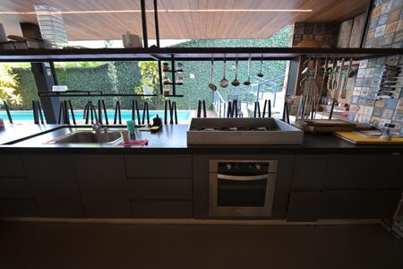 Casa de condomínio à venda com 1600m², 5 quartos e 4 vagas