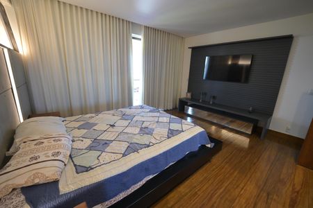 Casa de condomínio à venda com 1600m², 5 quartos e 4 vagas