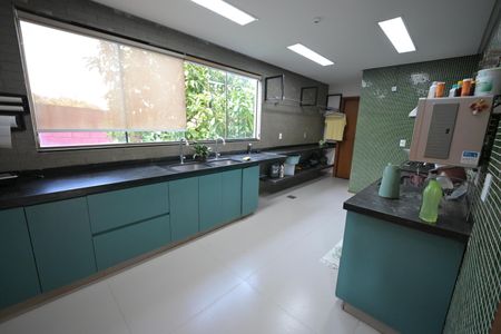 Casa de condomínio à venda com 1600m², 5 quartos e 4 vagas