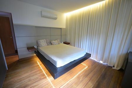 Casa de condomínio à venda com 1600m², 5 quartos e 4 vagas
