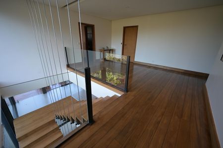 Casa de condomínio à venda com 1600m², 5 quartos e 4 vagas