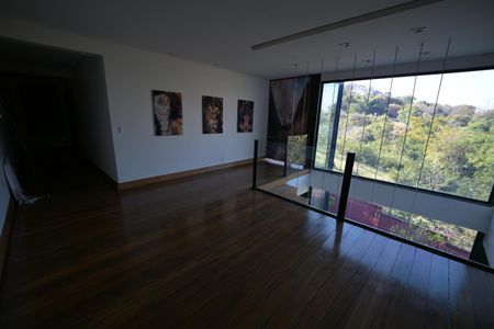 Casa de condomínio à venda com 1600m², 5 quartos e 4 vagas