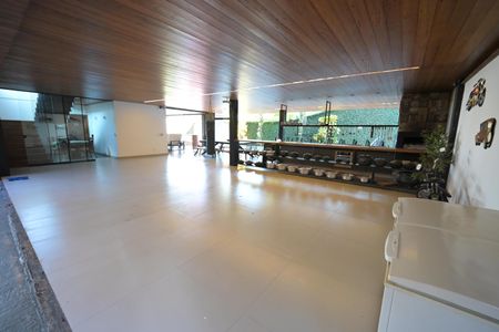Casa de condomínio à venda com 1600m², 5 quartos e 4 vagas