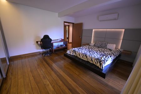 Casa de condomínio à venda com 1600m², 5 quartos e 4 vagas