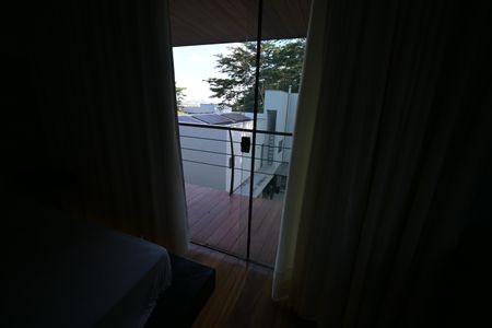 Casa de condomínio à venda com 1600m², 5 quartos e 4 vagas