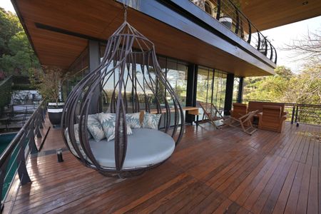 Casa de condomínio à venda com 1600m², 5 quartos e 4 vagas