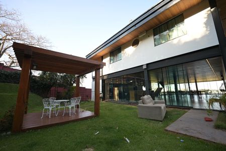 Casa de condomínio à venda com 1600m², 5 quartos e 4 vagas