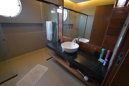 Casa de condomínio à venda com 1600m², 5 quartos e 4 vagas