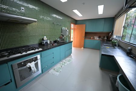 Casa de condomínio à venda com 1600m², 5 quartos e 4 vagas
