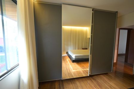 Casa de condomínio à venda com 1600m², 5 quartos e 4 vagas