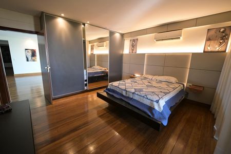 Casa de condomínio à venda com 1600m², 5 quartos e 4 vagas