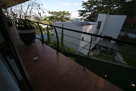 Casa de condomínio à venda com 1600m², 5 quartos e 4 vagas