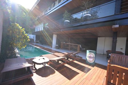 Casa de condomínio à venda com 1600m², 5 quartos e 4 vagas