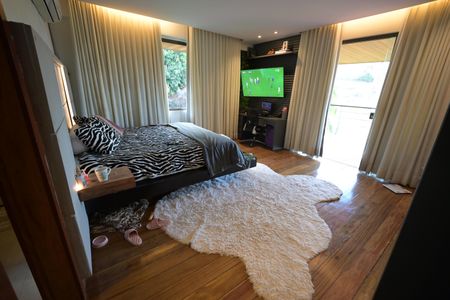 Casa de condomínio à venda com 1600m², 5 quartos e 4 vagas