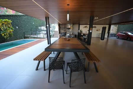 Casa de condomínio à venda com 1600m², 5 quartos e 4 vagas