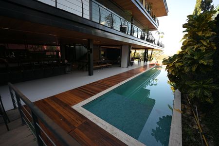 Casa de condomínio à venda com 1600m², 5 quartos e 4 vagas