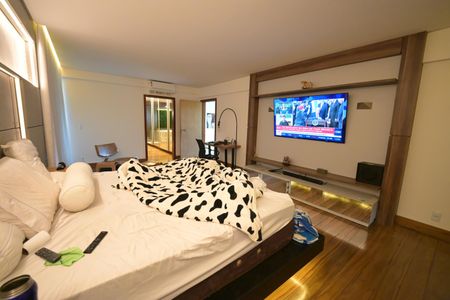 Casa de condomínio à venda com 1600m², 5 quartos e 4 vagas