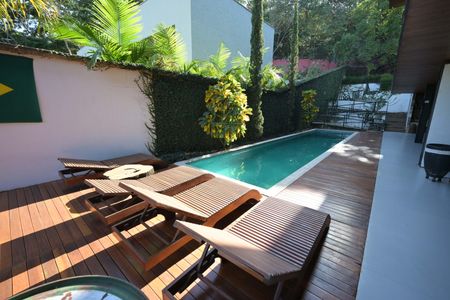 Casa de condomínio à venda com 1600m², 5 quartos e 4 vagas