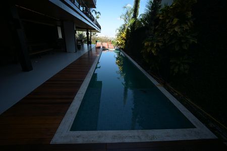 Casa de condomínio à venda com 1600m², 5 quartos e 4 vagas