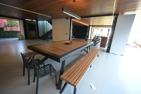 Casa de condomínio à venda com 1600m², 5 quartos e 4 vagas