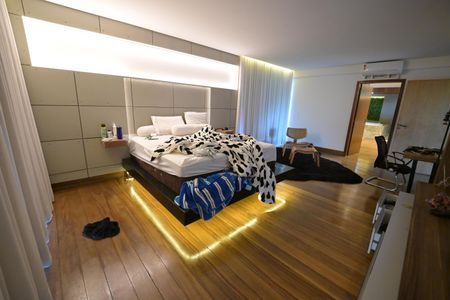 Casa de condomínio à venda com 1600m², 5 quartos e 4 vagas