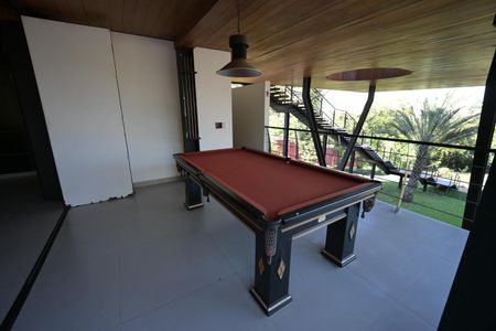 Casa de condomínio à venda com 1600m², 5 quartos e 4 vagas