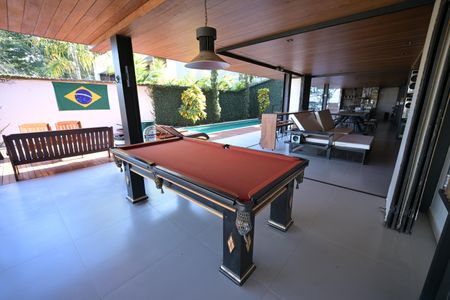 Casa de condomínio à venda com 1600m², 5 quartos e 4 vagas