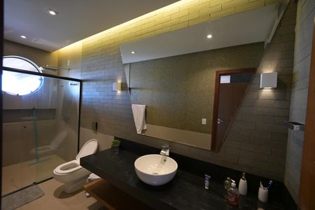 Casa de condomínio à venda com 1600m², 5 quartos e 4 vagas