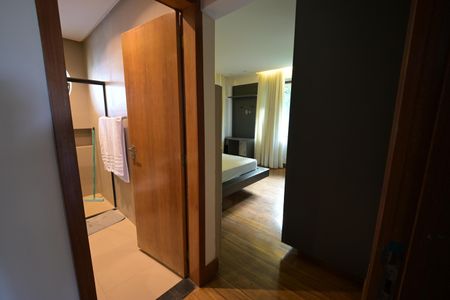 Casa de condomínio à venda com 1600m², 5 quartos e 4 vagas