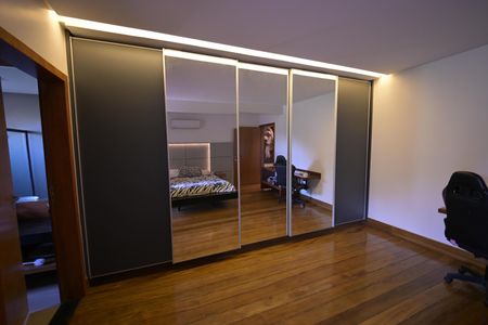 Casa de condomínio à venda com 1600m², 5 quartos e 4 vagas