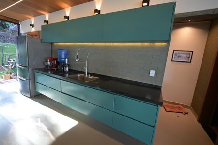 Casa de condomínio à venda com 1600m², 5 quartos e 4 vagas