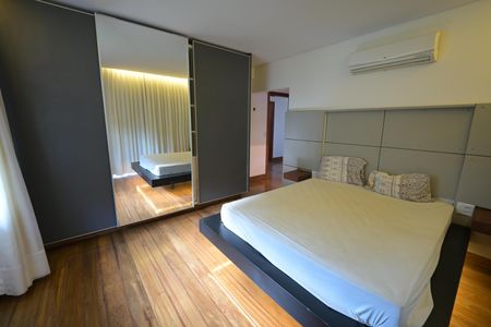 Casa de condomínio à venda com 1600m², 5 quartos e 4 vagas