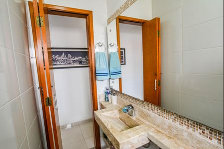 Apartamento à venda com 94m², 2 quartos e 1 vaga Apartamento à venda com 94m², 2 quartos e 1 vagaBanheiro Corredor