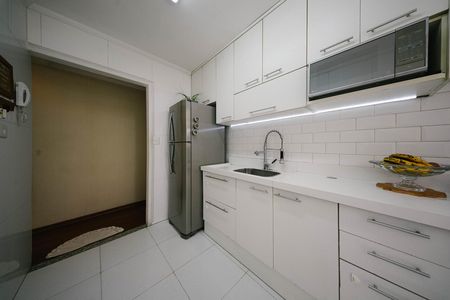 Apartamento à venda com 52m², 2 quartos e 1 vaga Apartamento à venda com 52m², 2 quartos e 1 vagaCozinha e Área de Serviço