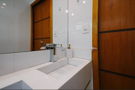 Apartamento à venda com 52m², 2 quartos e 1 vaga Apartamento à venda com 52m², 2 quartos e 1 vagaBanheiro