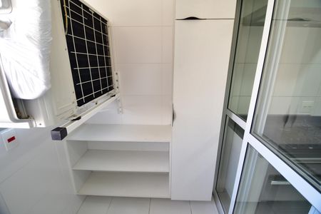 Apartamento para alugar com 80m², 2 quartos e 1 vagaÁrea de Serviço