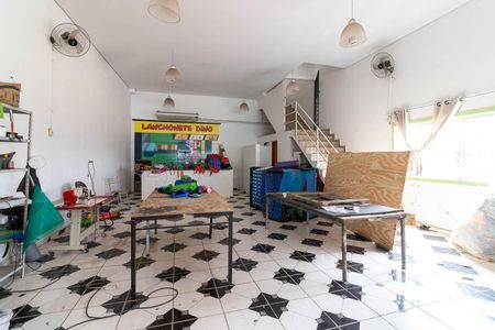 Casa para alugar com 300m², 2 quartos e 7 vagas Casa para alugar com 300m², 2 quartos e 7 vagasSalão