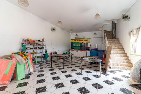 Casa para alugar com 300m², 2 quartos e 7 vagas Casa para alugar com 300m², 2 quartos e 7 vagasSalão