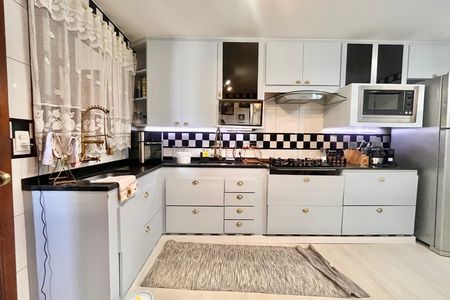 Apartamento à venda com 180m², 4 quartos e 1 vaga Apartamento à venda com 180m², 4 quartos e 1 vagaCozinha