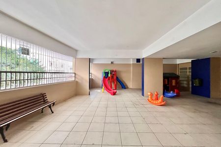 Apartamento à venda com 180m², 4 quartos e 1 vaga Apartamento à venda com 180m², 4 quartos e 1 vagaÁrea comum - Playground