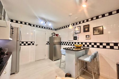 Apartamento à venda com 180m², 4 quartos e 1 vaga Apartamento à venda com 180m², 4 quartos e 1 vagaCozinha