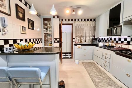Apartamento à venda com 180m², 4 quartos e 1 vaga Apartamento à venda com 180m², 4 quartos e 1 vagaCozinha