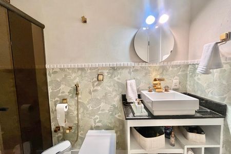Apartamento à venda com 180m², 4 quartos e 1 vaga Apartamento à venda com 180m², 4 quartos e 1 vagaBanheiro social