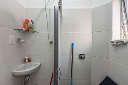 Banheiro de kitnet/studio para alugar com 0 quarto, 26m² em Aviação, Praia Grande