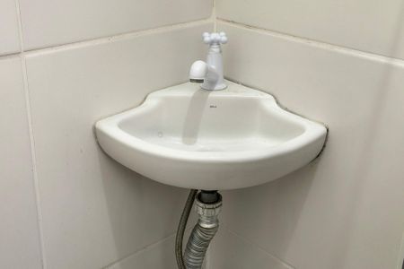 Studio para alugar com 26m², 0 quarto e sem vaga Studio para alugar com 26m², 0 quarto e sem vagaBanheiro