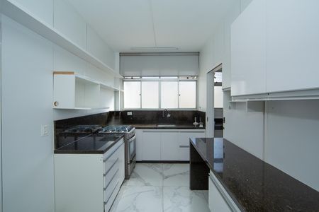 Apartamento para alugar com 240m², 3 quartos e 3 vagas Apartamento para alugar com 240m², 3 quartos e 3 vagasCOZINHA