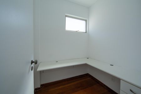 Apartamento para alugar com 240m², 3 quartos e 3 vagas Apartamento para alugar com 240m², 3 quartos e 3 vagasQUARTO DE EMPREGADA