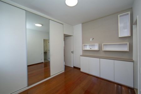 Apartamento para alugar com 240m², 3 quartos e 3 vagas Apartamento para alugar com 240m², 3 quartos e 3 vagasQUARTO2