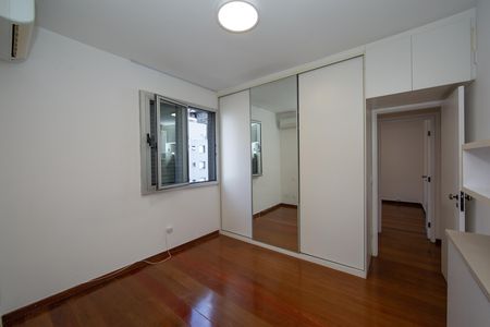 Apartamento para alugar com 240m², 3 quartos e 3 vagas Apartamento para alugar com 240m², 3 quartos e 3 vagasQUARTO2